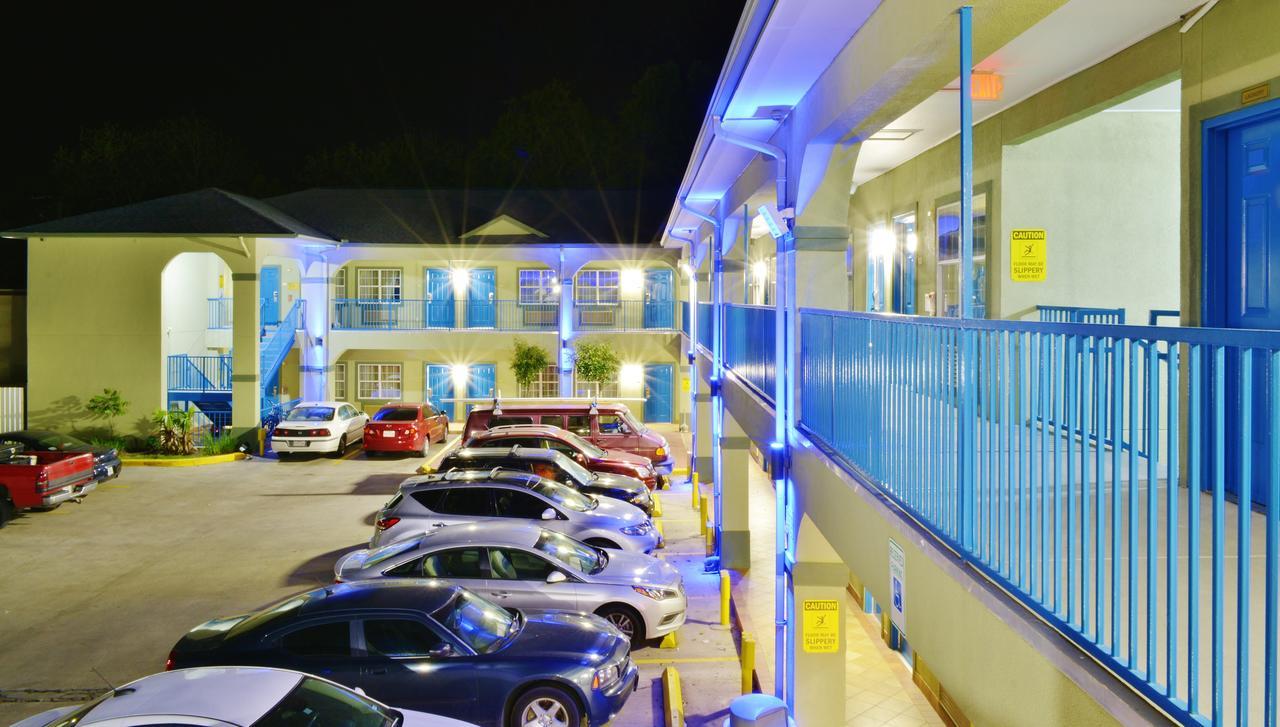 Scottish Inn And Suites Alvin Eksteriør billede