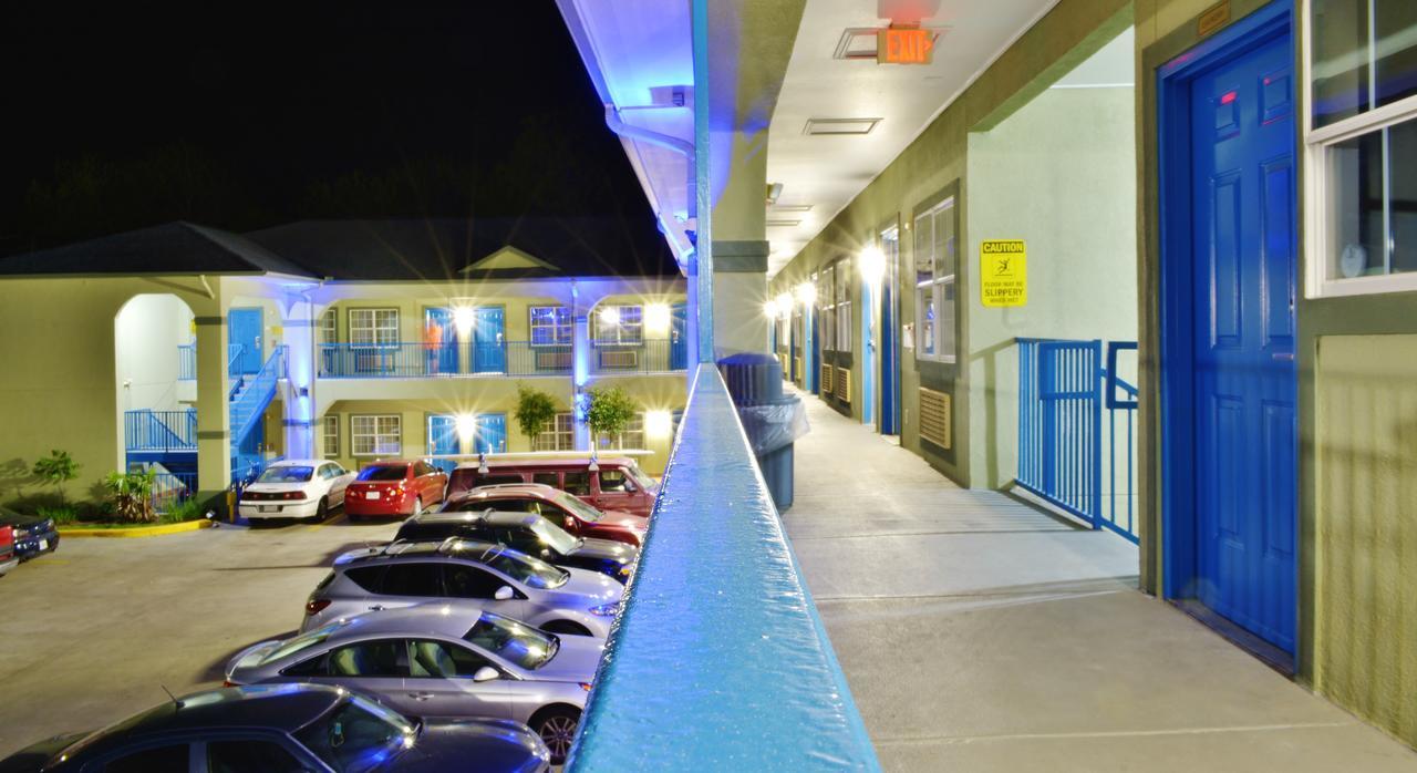Scottish Inn And Suites Alvin Eksteriør billede