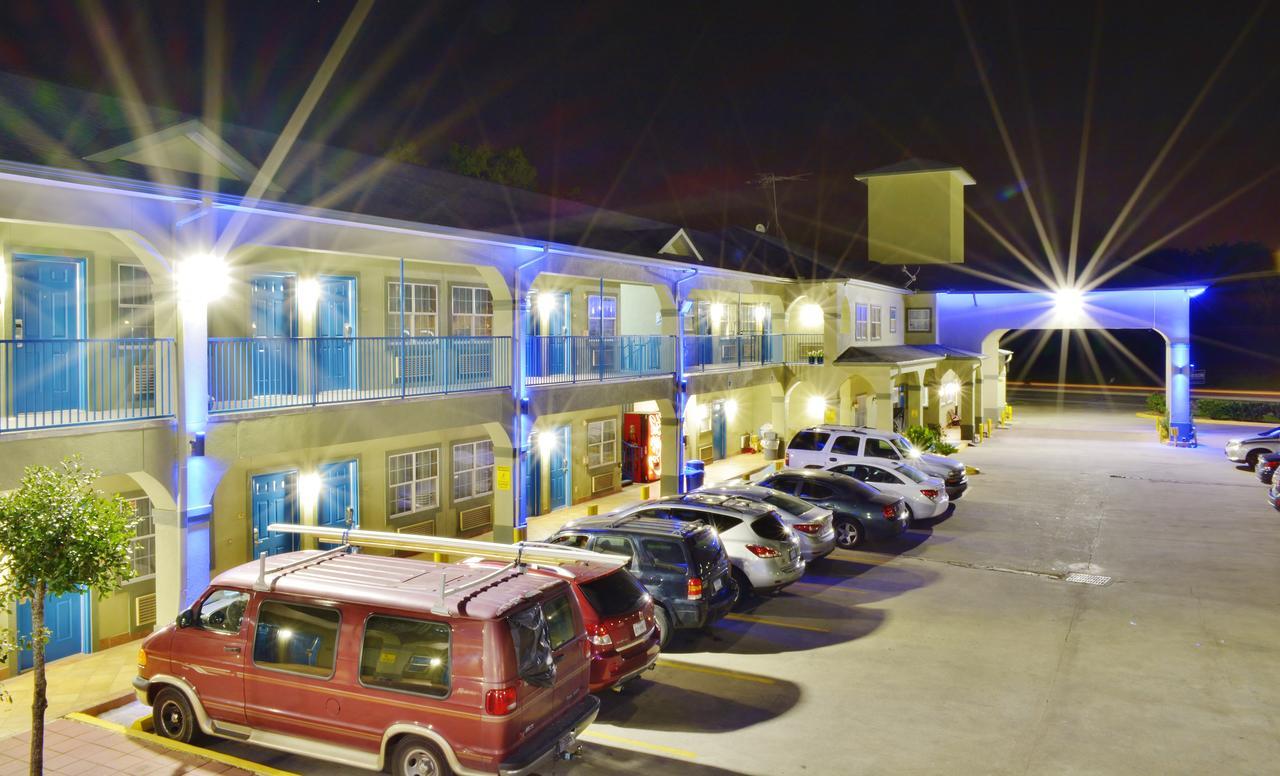 Scottish Inn And Suites Alvin Eksteriør billede