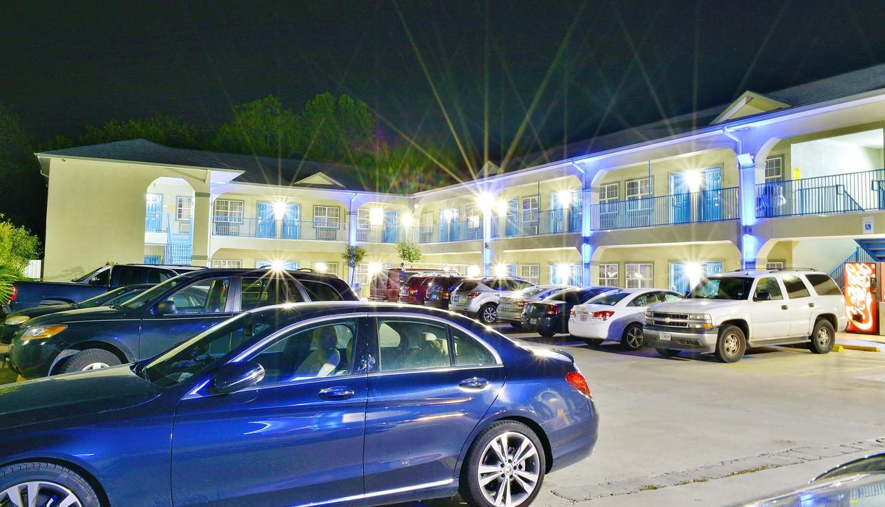 Scottish Inn And Suites Alvin Eksteriør billede
