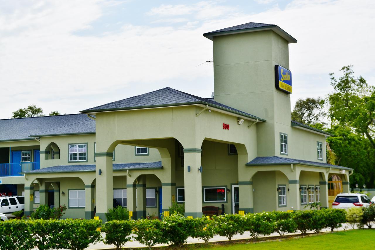 Scottish Inn And Suites Alvin Eksteriør billede