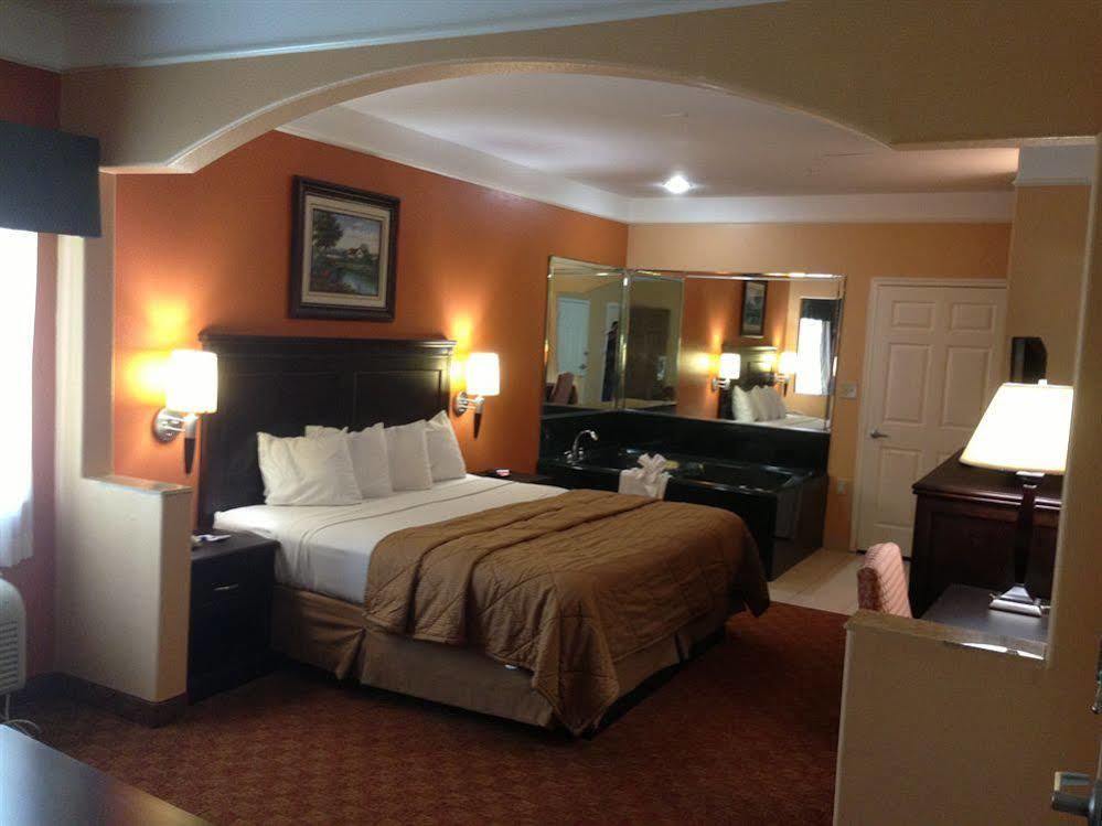 Scottish Inn And Suites Alvin Eksteriør billede